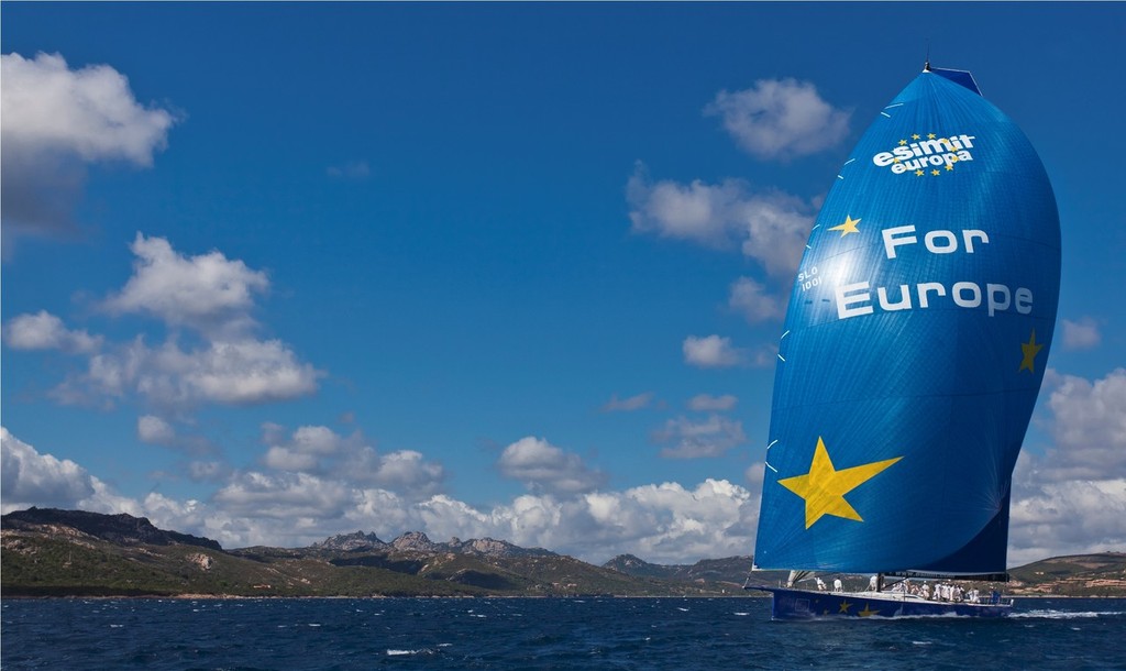 With spinnaker flying ©  SW